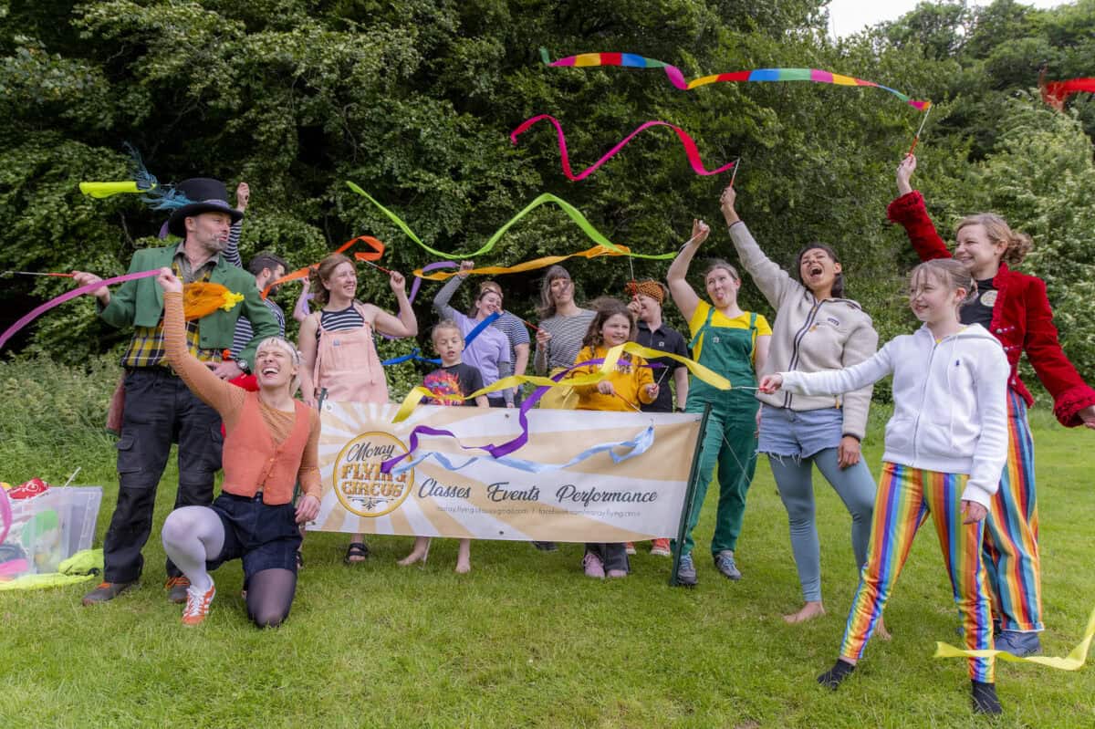 Moray Flying Circus - in Grant Park with participants (photo Mark Richards)